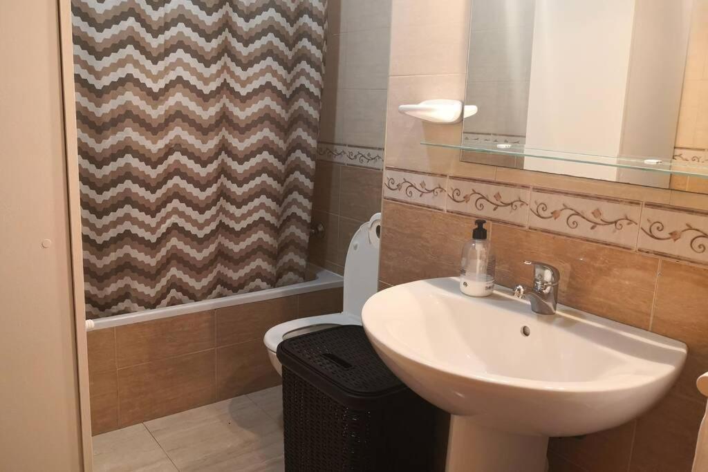 Апартаменти Centro Roquetas 5 Minutos De La Playa En Coche Garaje Solo Si Esta Disponible Рокетас-де-Мар Екстер'єр фото